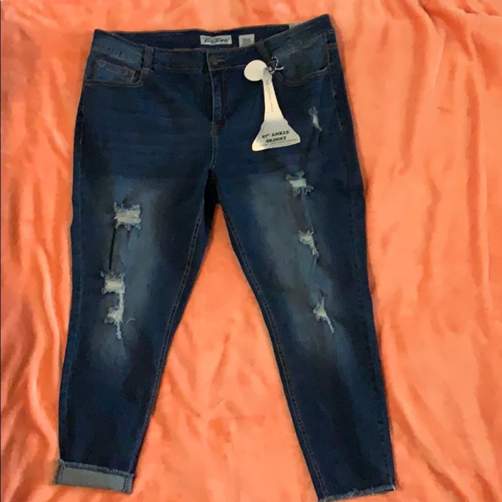 New sz 22 distressed Paris Blues jeans